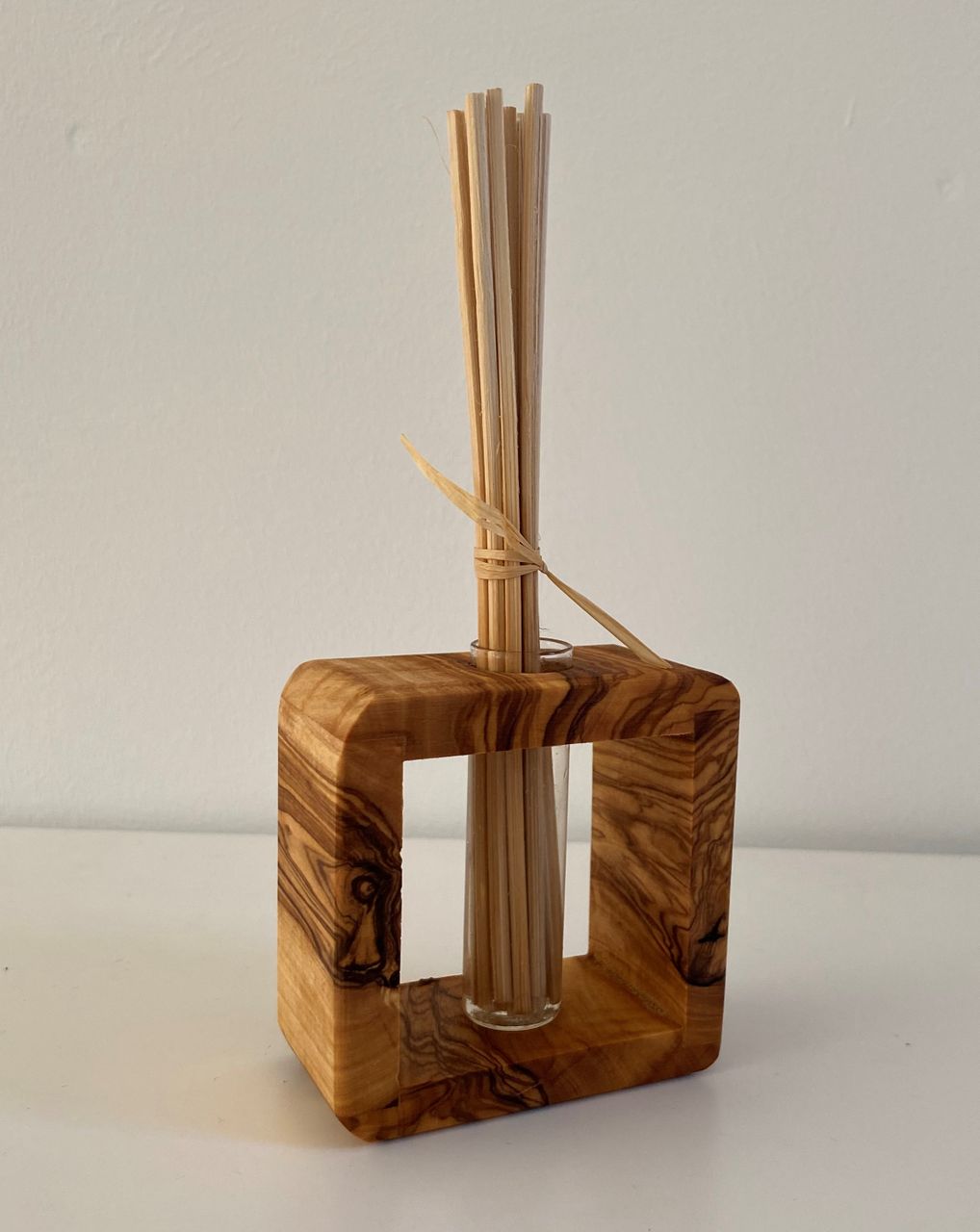 Raumduftspender aus Olivenholz inkl. Rattan Stäbe - Elysera