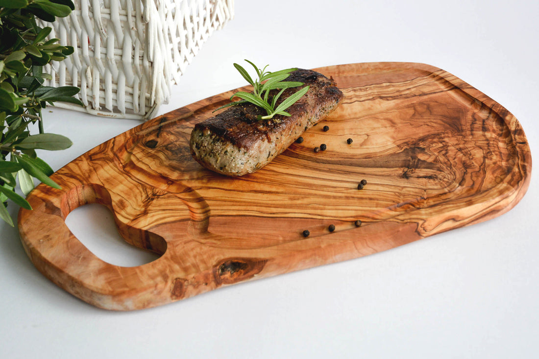 Steakbrett mit Lasche & Saftrille aus Olivenholz - Elysera