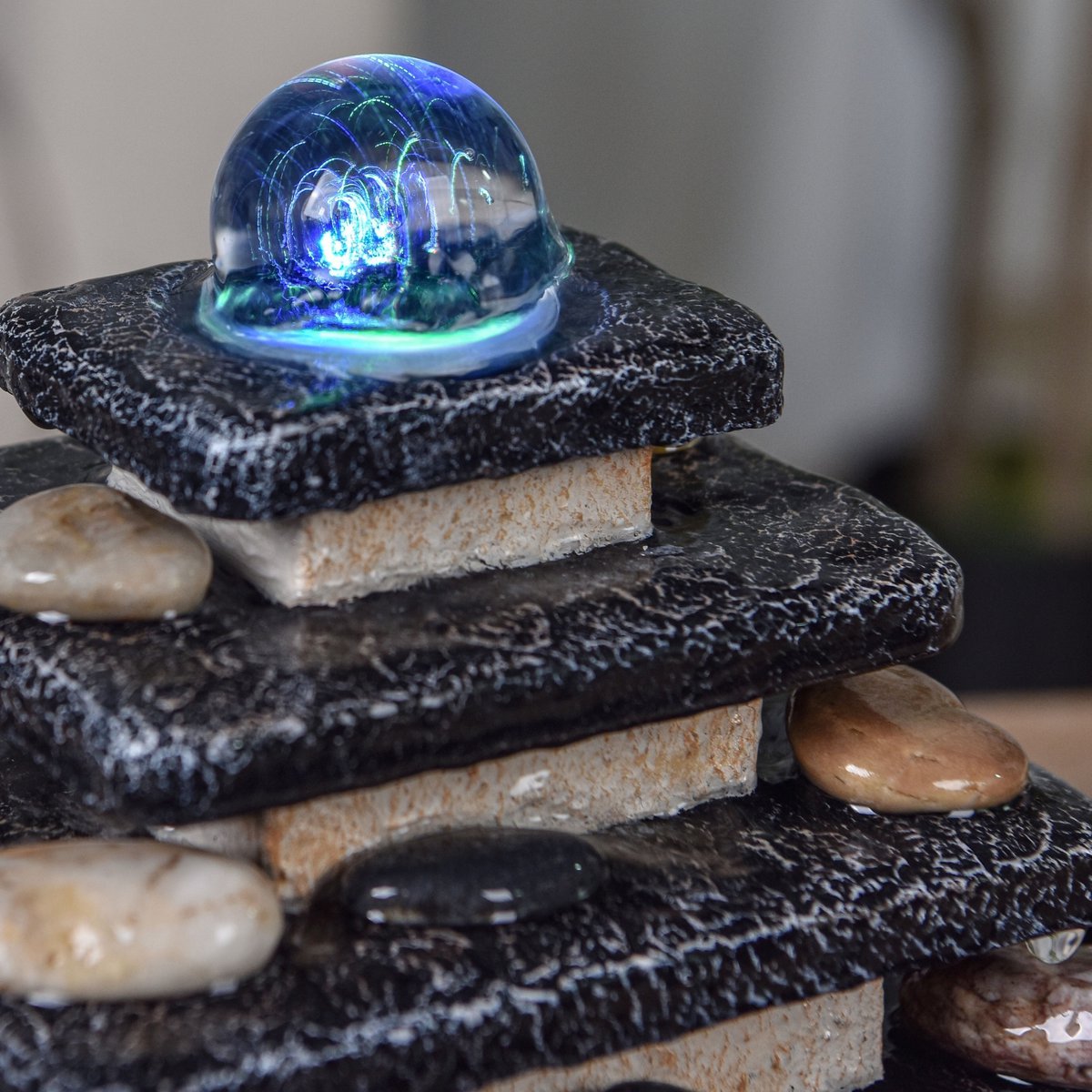 Zimmerbrunnen – Eka im Tempeldesign und farbigem LED-Licht - Elysera