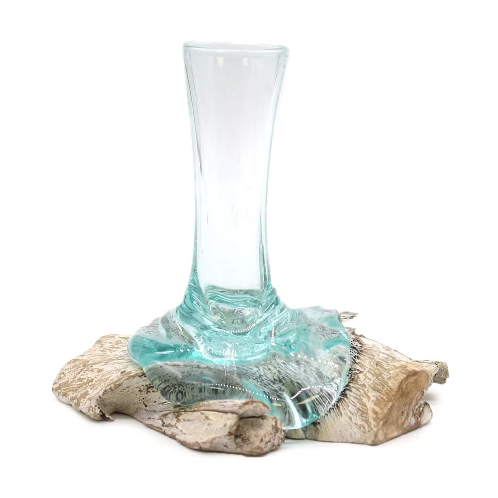 Glasvase aus Recyclingglas auf Whitewash-Gamalholz