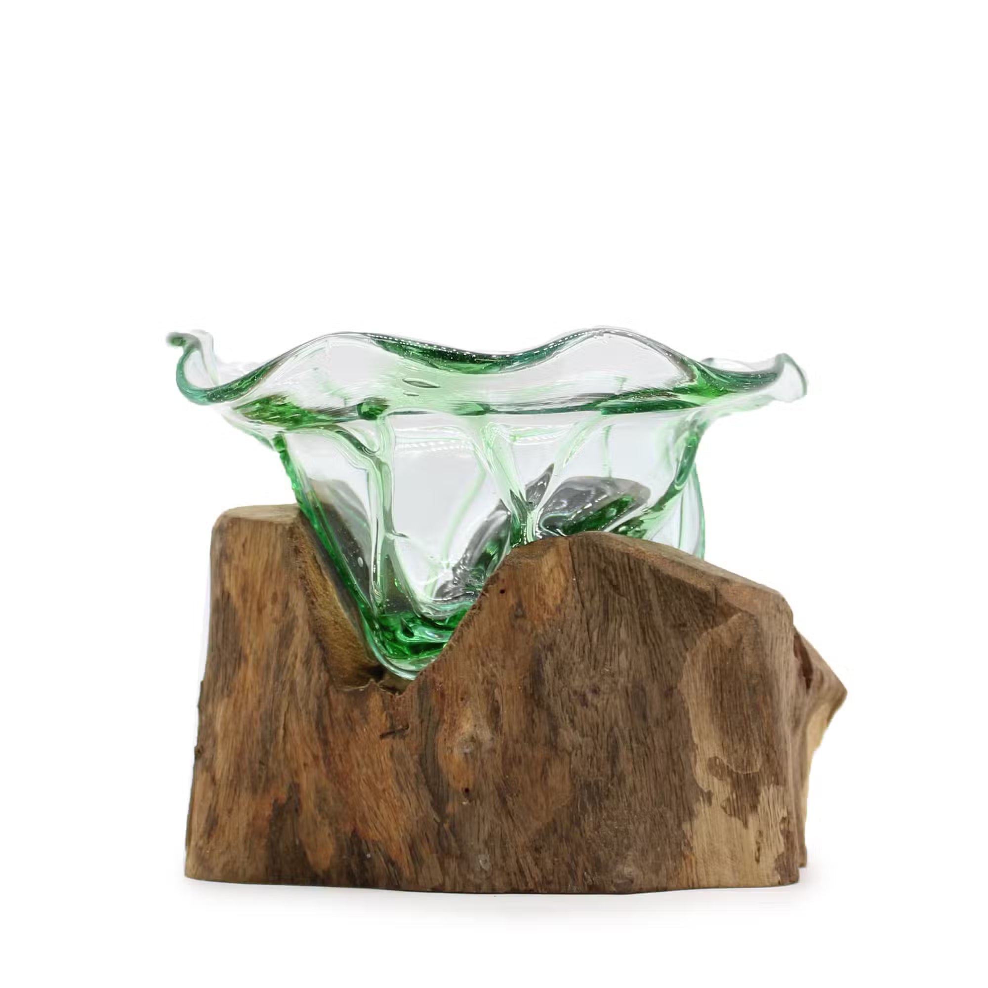 Grüne Glasschale aus Recyclingglas auf Holz – 14 cm