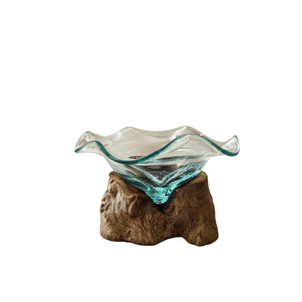 Glasschale aus Recyclingglas auf Gamalholz