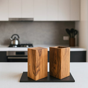 Messerblock & Utensilien Becher „Bonny & Clyde“ aus Olivenholz - Elysera